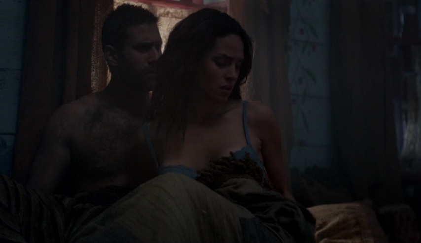 Adria Arjona seno nudo 44
