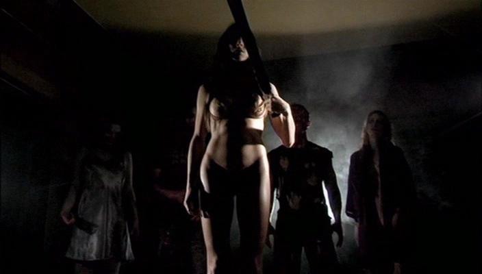 Adriana Esquivel i glutei sono visibili