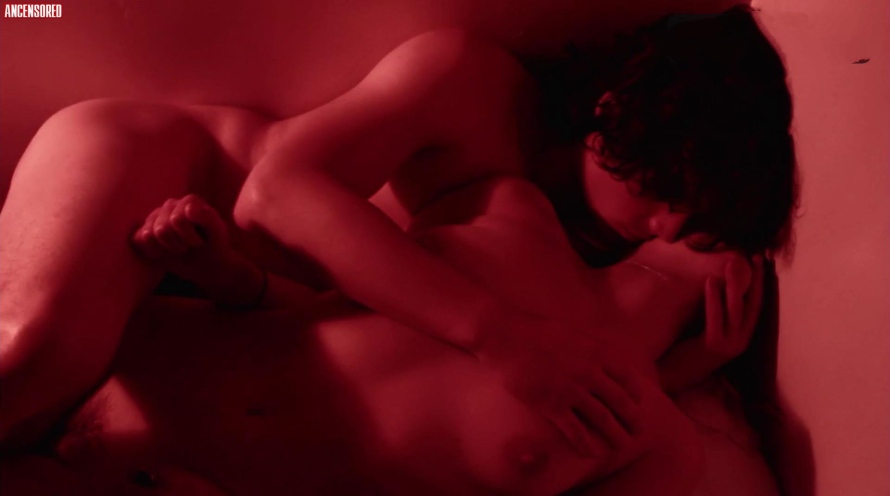 Scopri Agathe Feoux in foto esplicite senza biancheria intima e calze seducenti