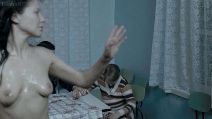 Aleksandra Masko con la gonna 83
