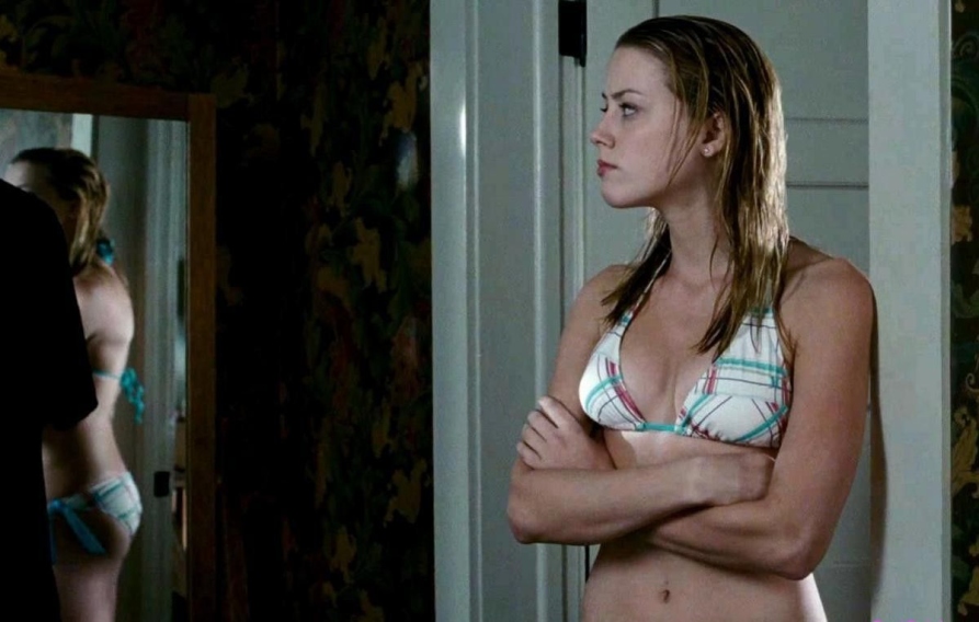 Amber Heard seno nudo