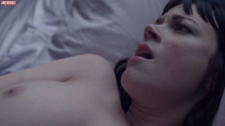Amber Stonebraker: la bellezza del corpo giovanile e naturale nella fotografia artistica