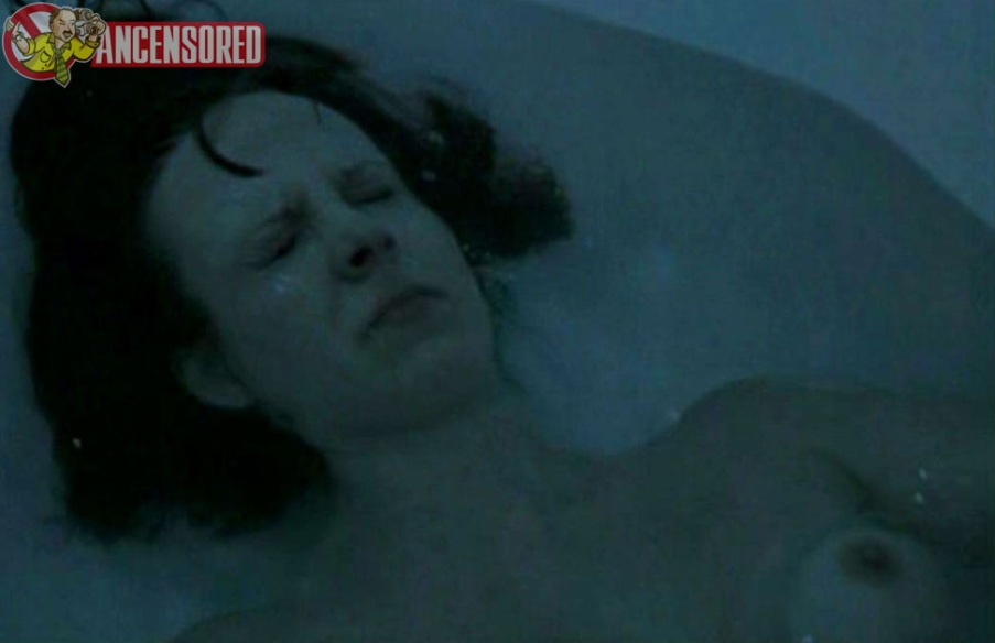 Angela Landis seno nudo 87
