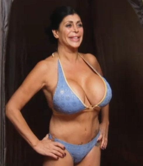 Foto explicit di Angela Raiola: le tette nude in vista