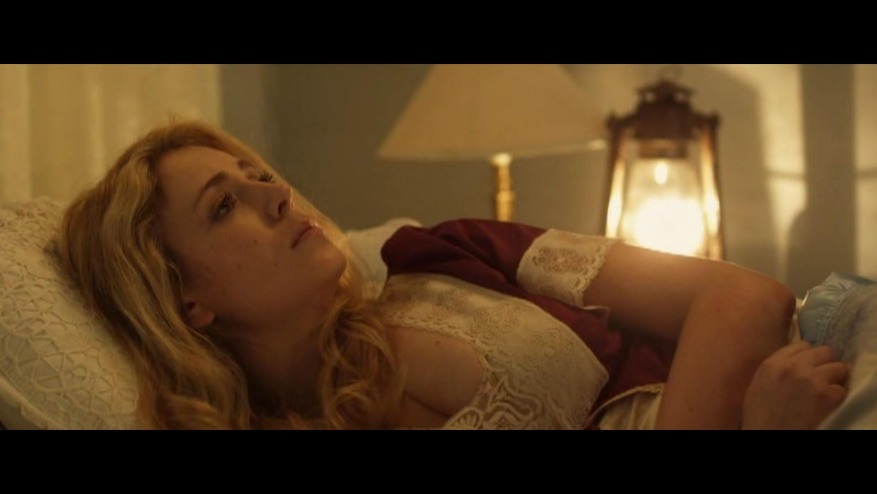 Anna Burgess senza biancheria intima 12