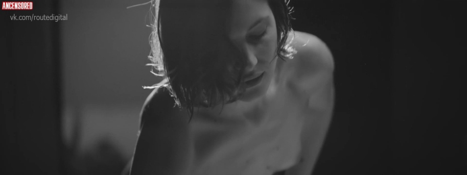 Anna Heidegger nudo
