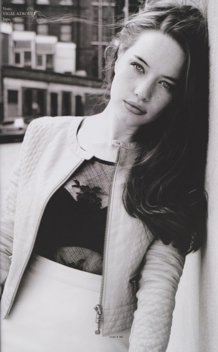 Anna Popplewell gambe