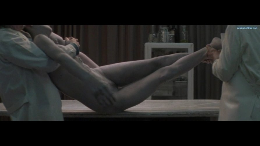 Antonia Zegers con la gonna 28