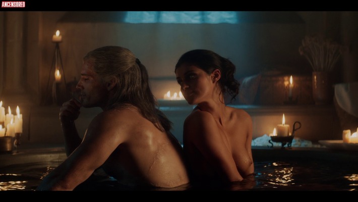 Anya Chalotra nudo 30