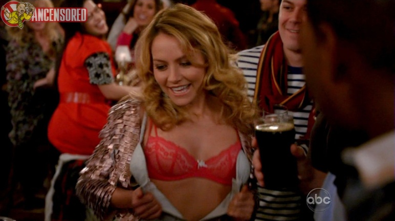 Becki Newton le tette sono visibili 75