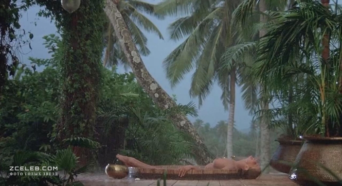 Bo Derek nudo
