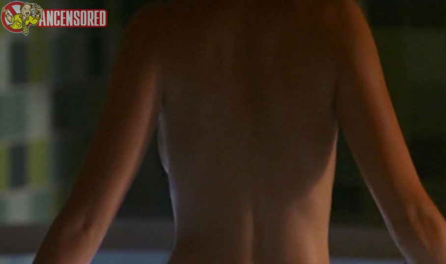 Camille De Pazzis seno nudo