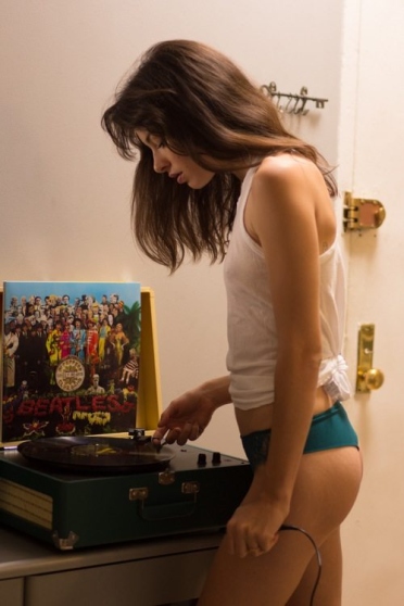 Carly Foulkes con la gonna 18
