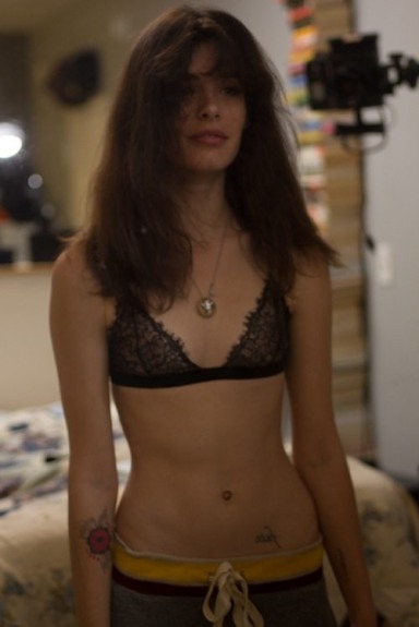 Carly Foulkes seno nudo