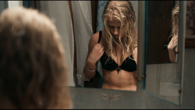 Carly Schroeder le tette sono visibili 19