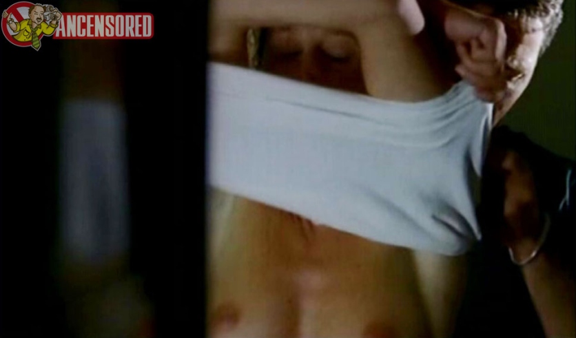 Caroline Baehr seno nudo 87