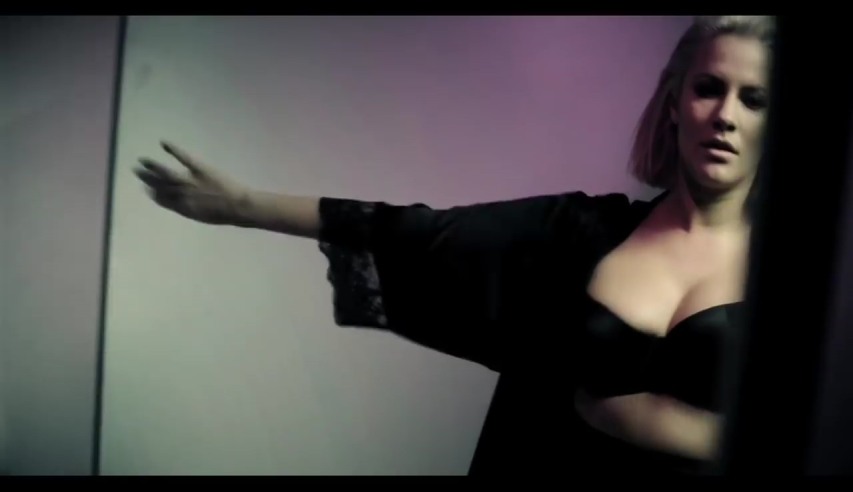 Caroline Flack seni 58