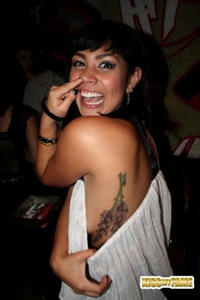 Cassie Steele dentro biancheria intima 27