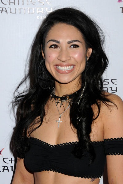 Cassie Steele le tette sono visibili