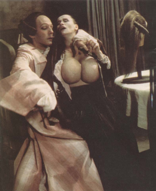 Chesty Morgan nudo