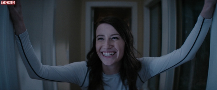 Chloe Carroll con la gonna 62