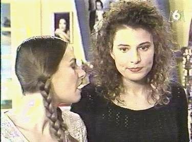 Christine Lemler con la gonna corta