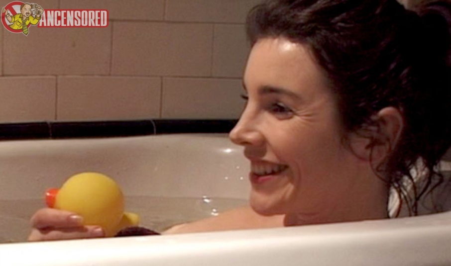 Clara Bellar con la gonna 56