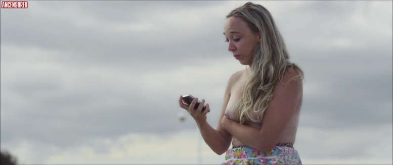 Clare Mcnulty con la gonna corta 49