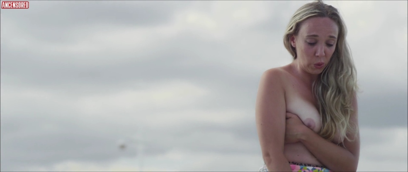 Clare Mcnulty con la gonna corta 78