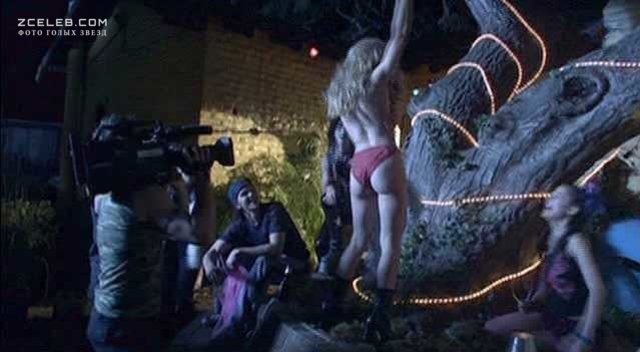 Courtney Peldon illuminata la figa