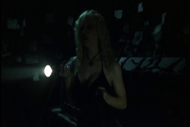 Courtney Peldon seno nudo 66