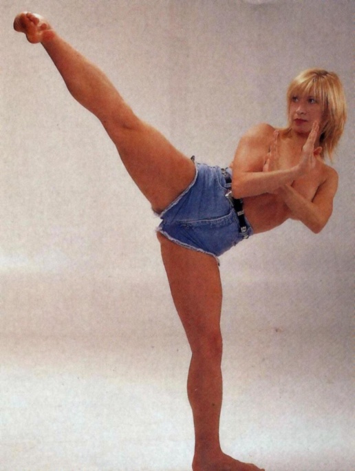 Cynthia Rothrock seno nudo 74