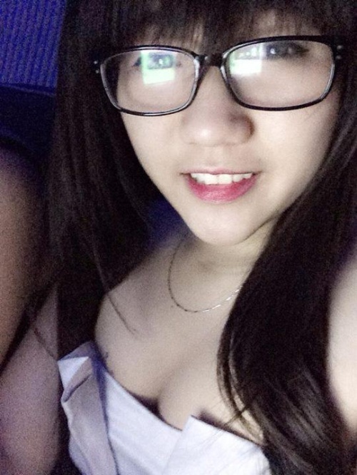 Dang Nguyen Van Anh con la gonna corta 13