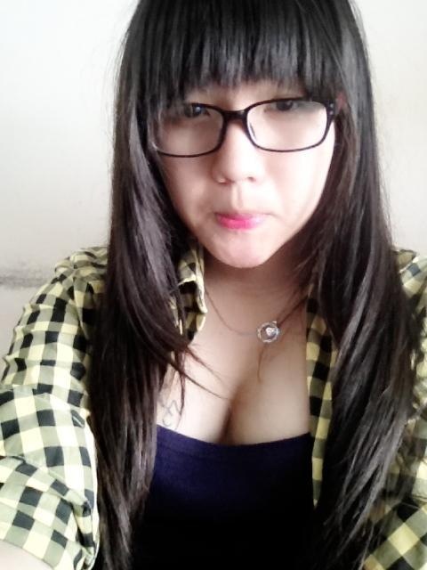 Dang Nguyen Van Anh le tette sono visibili