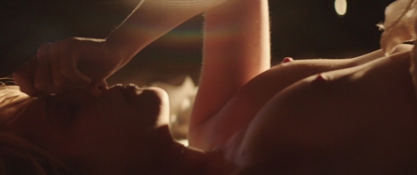 Dianna Agron i glutei sono visibili