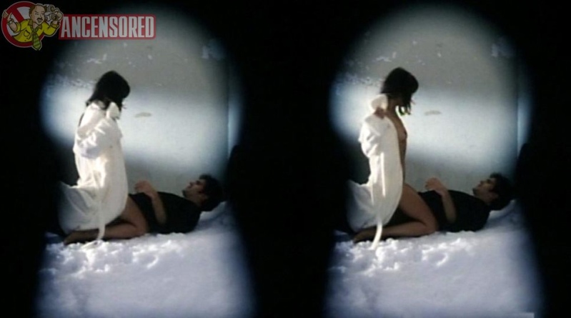 Dolores Chaplin seno nudo