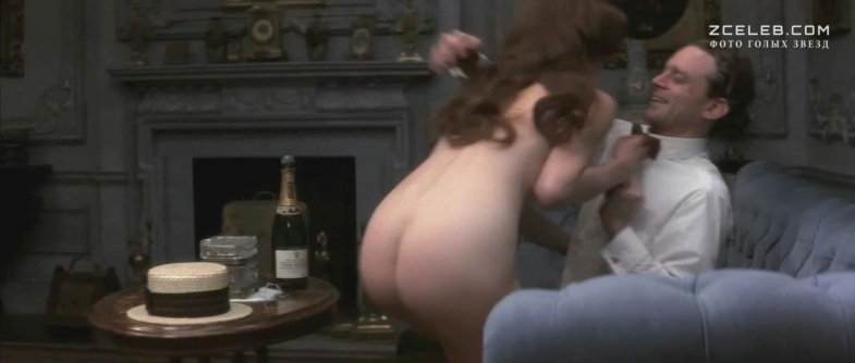 Elizabeth McGovern gambe