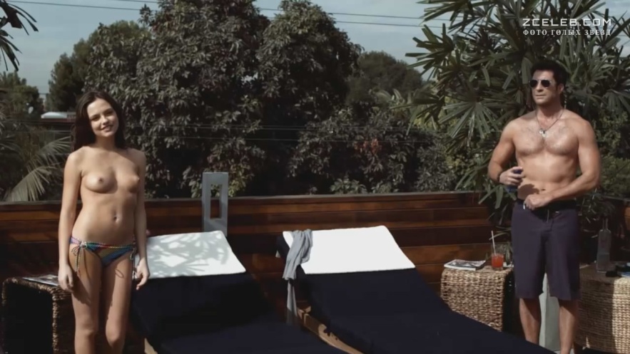 Emily Meade con la gonna