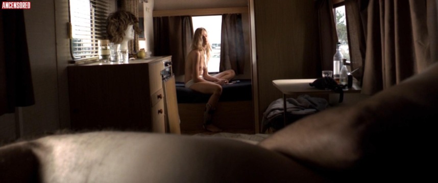 Eva Riccobono, le gambe e le calze: le foto intime che stanno facendo il giro del web