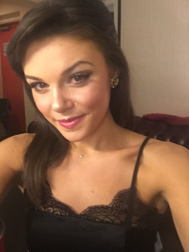 Faye Brookes con la gonna 96