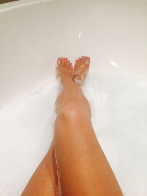 Faye Brookes senza mutandine 80