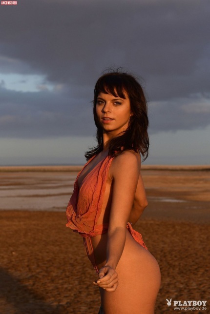 Franziska Benz senza biancheria intima