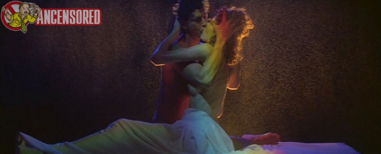 Geena Davis nudo