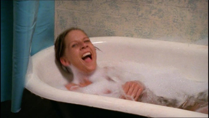 Gigi Edgley con la gonna corta 99