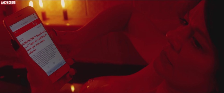Gilda Nomacce: foto amatoriali senza mutandine, gonna corta e seducente nudo
