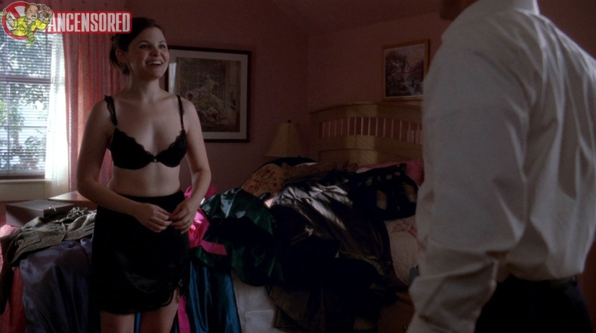 Ginnifer Goodwin flash fotografici tra le gambe