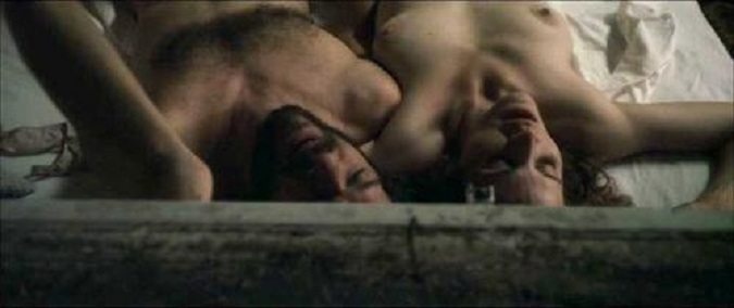 Hagar Ben-Asher: personalità audace e autentica protagonista di scatti sensuali ed eleganti