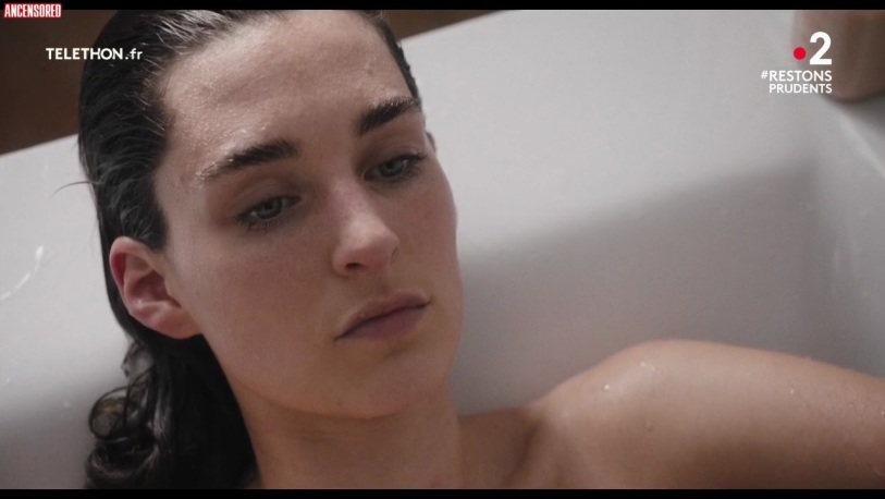 Helene Kuhn con la gonna corta