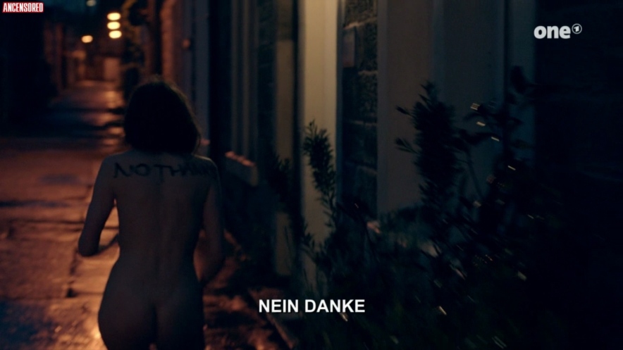 Imogen King senza mutandine
