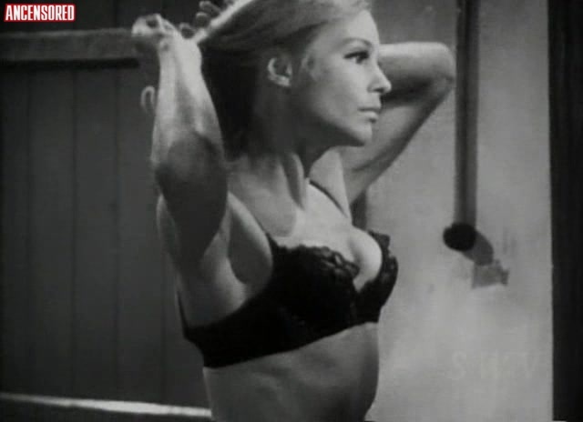 Ingrid Thulin le tette sono visibili 52